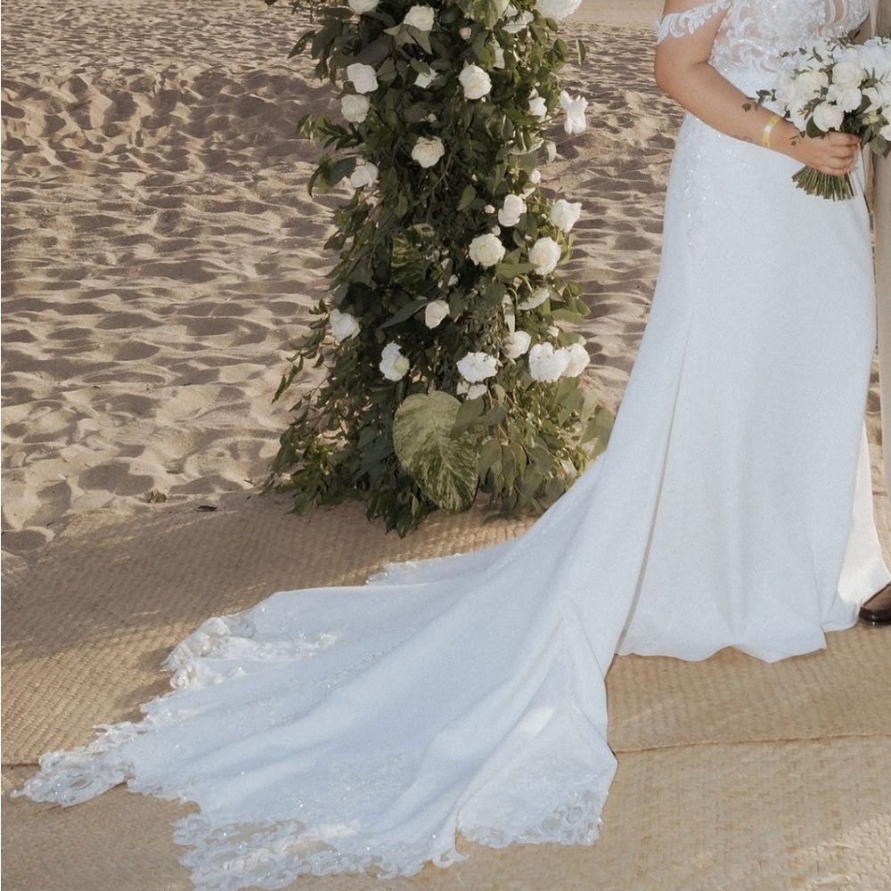 Madi Lane WHITTNEY Wedding Dress – Serene Collection | Size 14 | $2,200 Retail - Picture 10 of 16